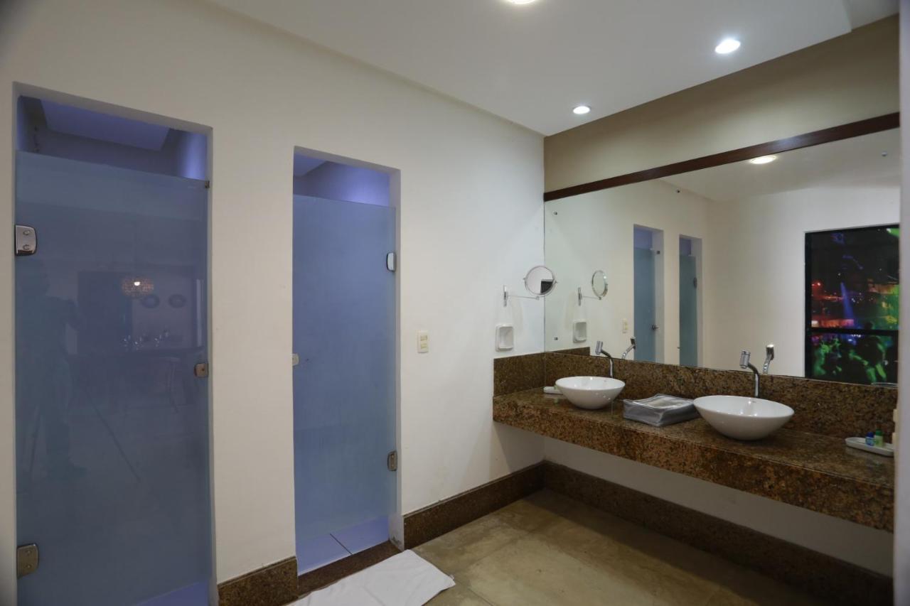 New Dhunas (adults Only) 2* Natal